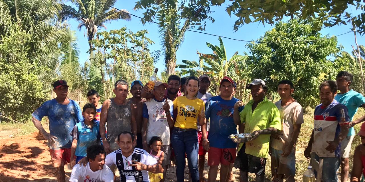 CRISTIANE DO AGAMENON VISITA O POVOADO ROCINHA I