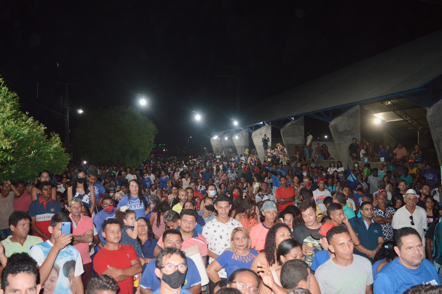 DR. JÚNIOR RÉUNE MILHARES DE JOVENS NO BAIRRO DE INDEPENDÊNCIA 