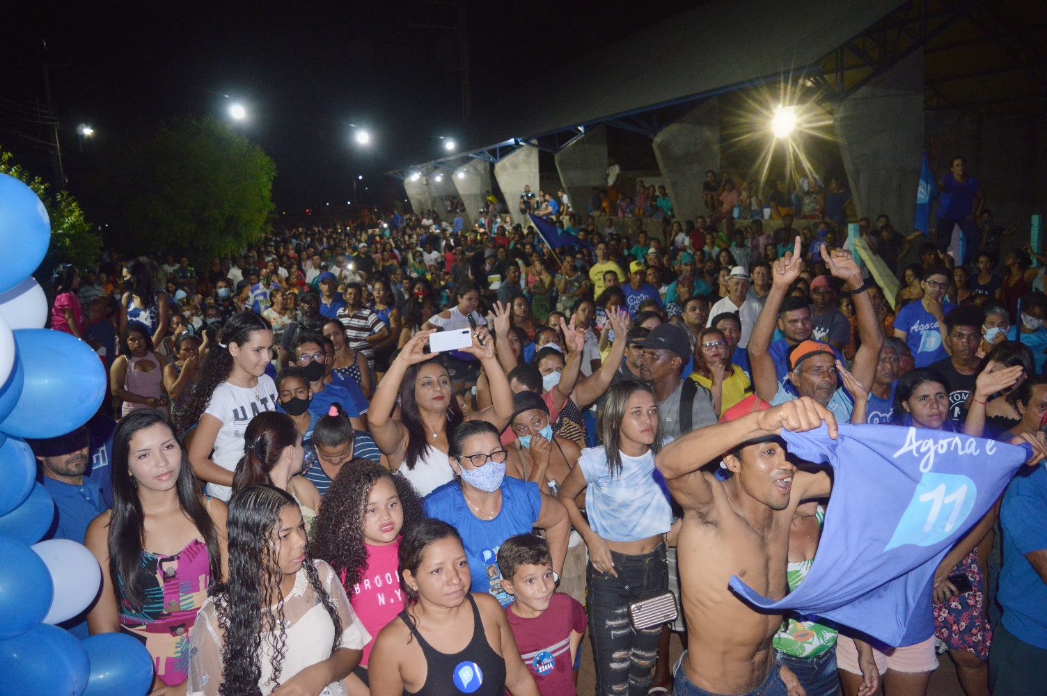 DR. JÚNIOR RÉUNE MILHARES DE JOVENS NO BAIRRO DE INDEPENDÊNCIA 