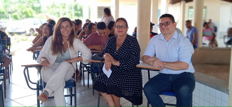 Dona Lurdes, que na oportunidade representou o prefeito Dr. Júnior,  esteve no Povoado Santa Rita, zona rural do município, participando  da aula inaugural do Instituto Estadual de Educação, Ciência e Tecnologia do Maranhão